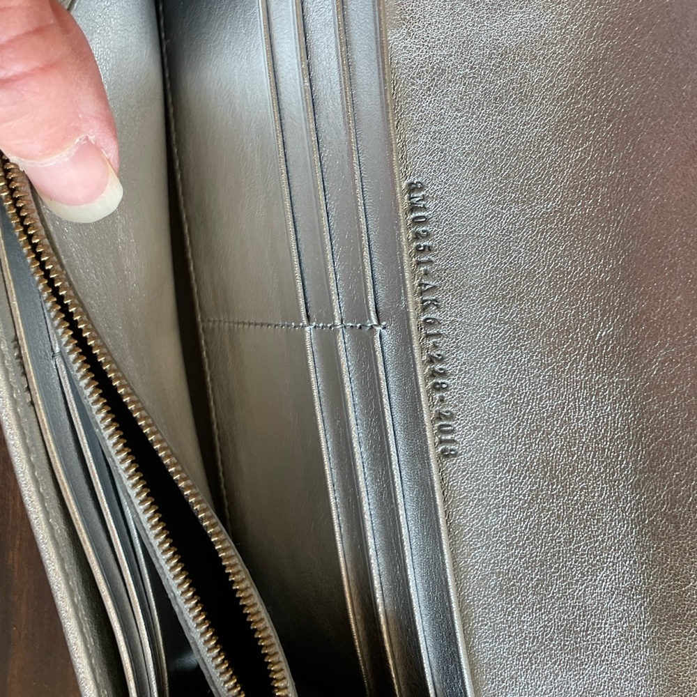🌺EUC🌺 FENDI Roma Long Wallet Silver - Full Set! - Picture 9 of 12